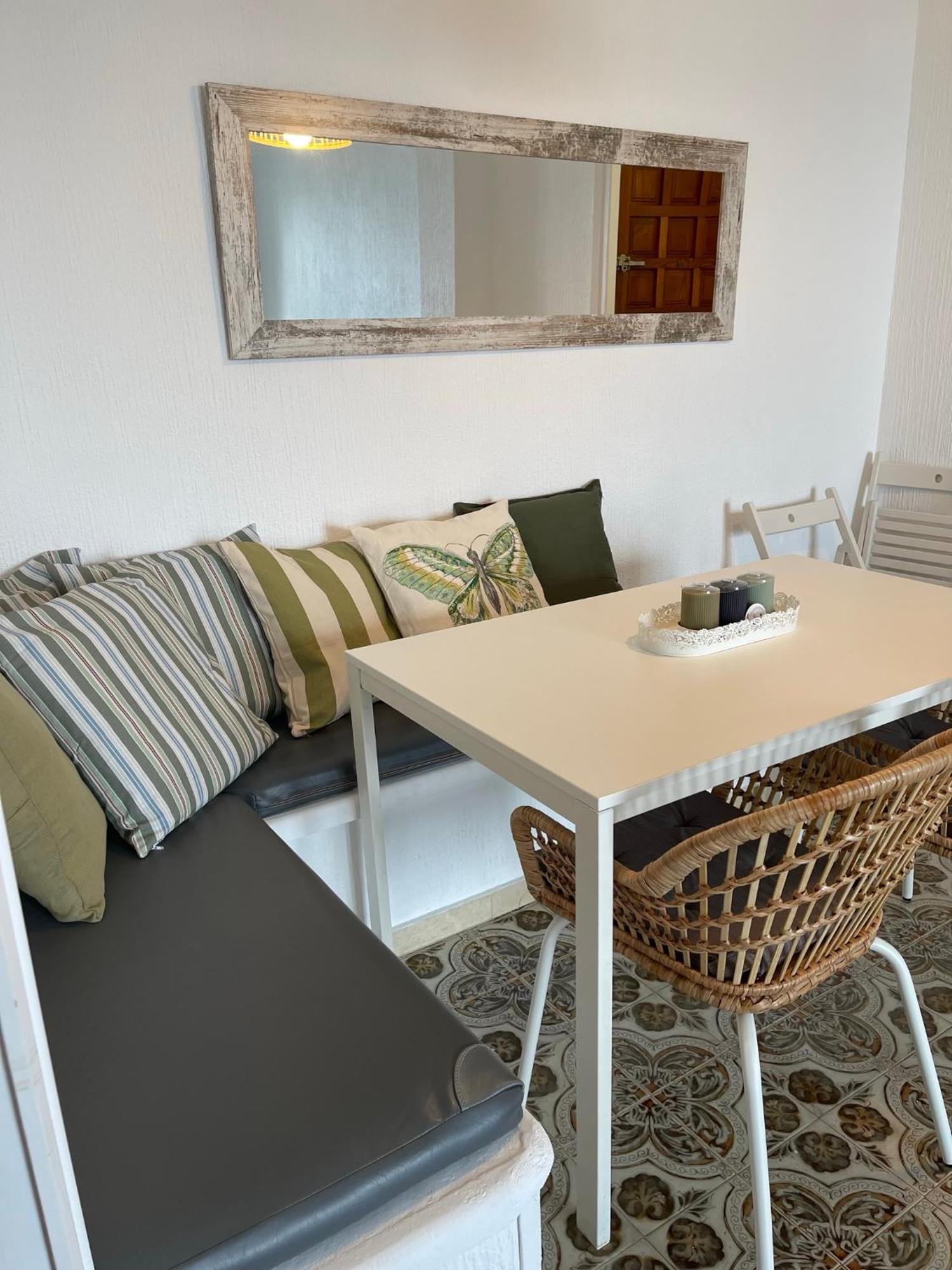 Charming Beachfront Apartment Murcia