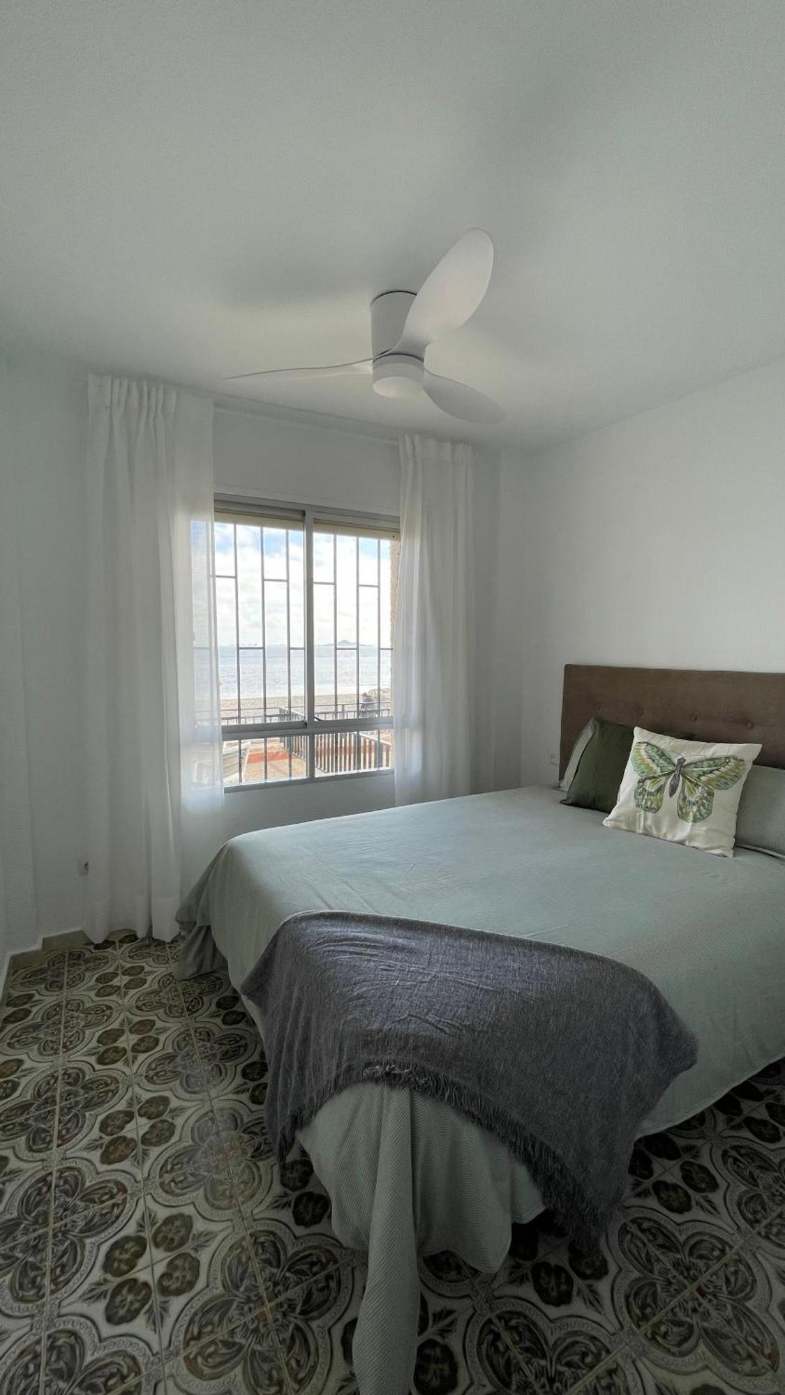 Charming Beachfront Apartment Murcia